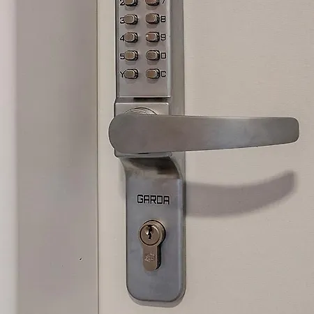 Loft House Z Ogrodkiem 1 아파트 리브니크